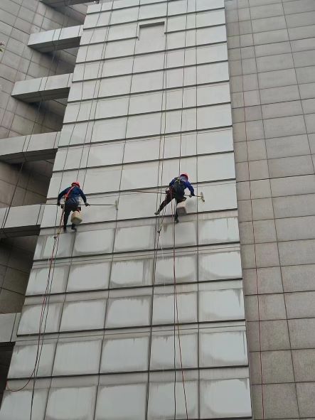 乐至高空外墙清洗